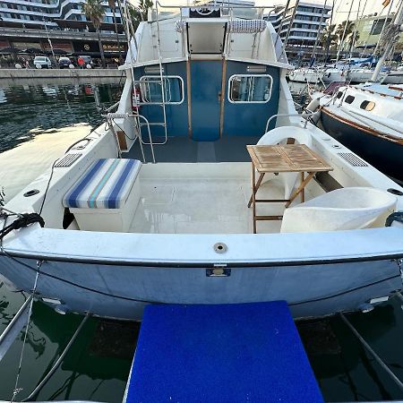 !!Boat With Ac In Port Forum 2 Bikes Included!! Hotel Sant Adrià de Besòs Kültér fotó