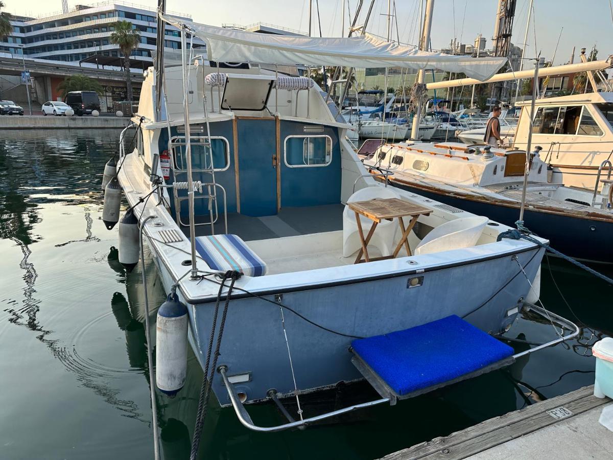 !!Boat With Ac In Port Forum 2 Bikes Included!! Hotel Sant Adrià de Besòs Kültér fotó