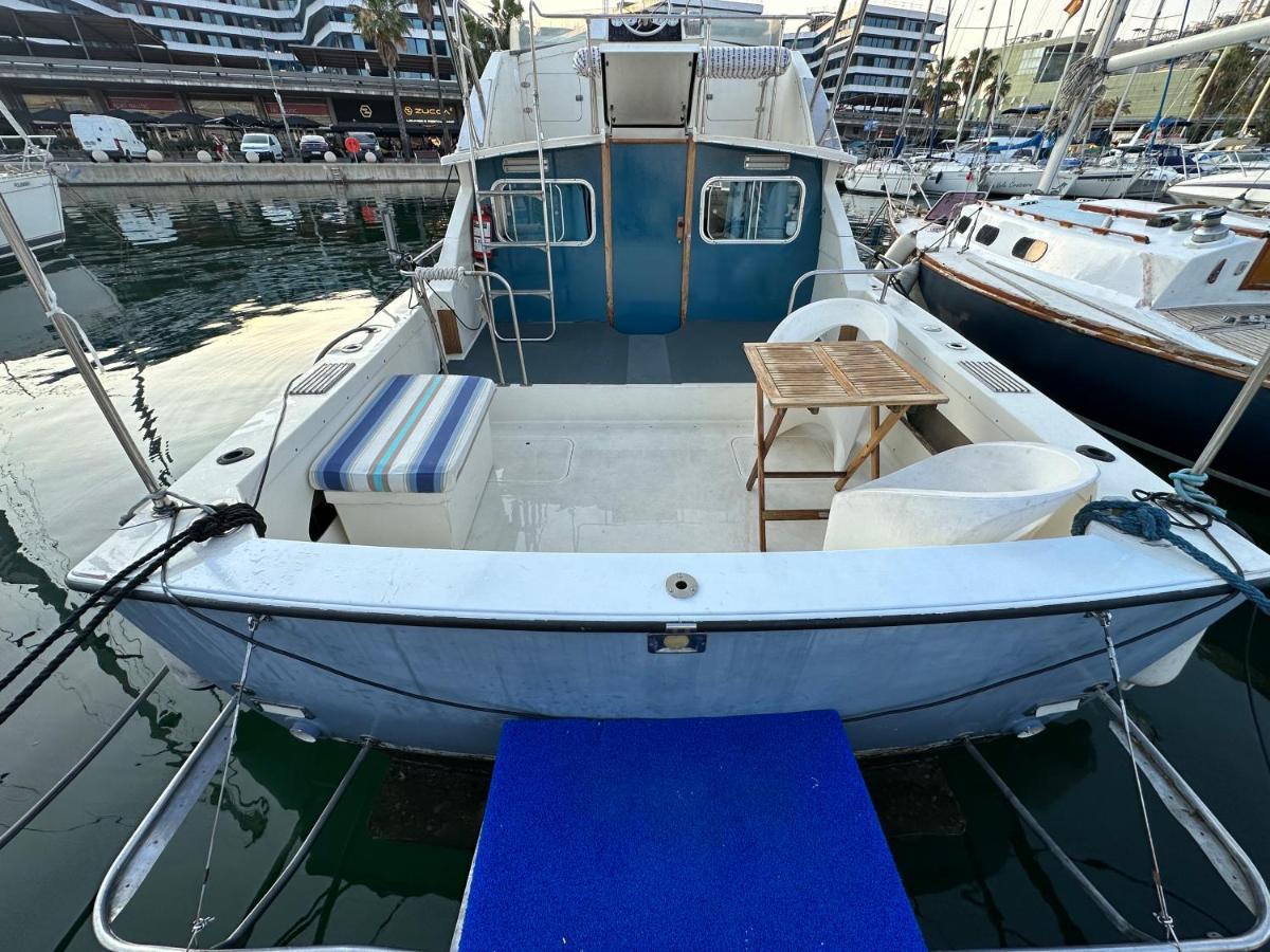!!Boat With Ac In Port Forum 2 Bikes Included!! Hotel Sant Adrià de Besòs Kültér fotó