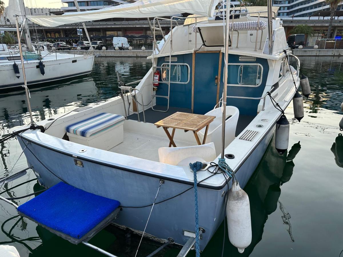 !!Boat With Ac In Port Forum 2 Bikes Included!! Hotel Sant Adrià de Besòs Kültér fotó