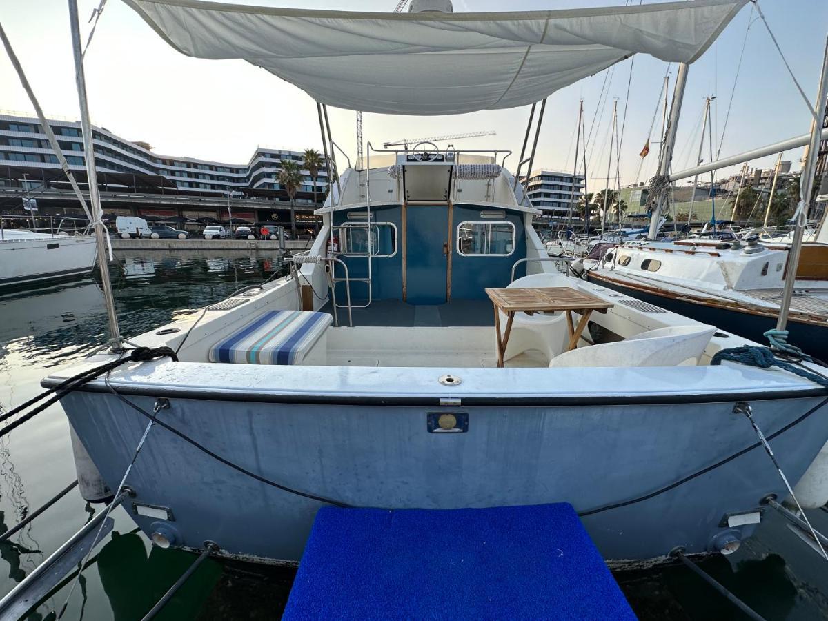 !!Boat With Ac In Port Forum 2 Bikes Included!! Hotel Sant Adrià de Besòs Kültér fotó